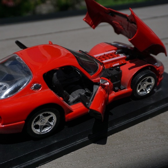 Maisto Dodge Viper GTS (1997) - Picture 3 of 5